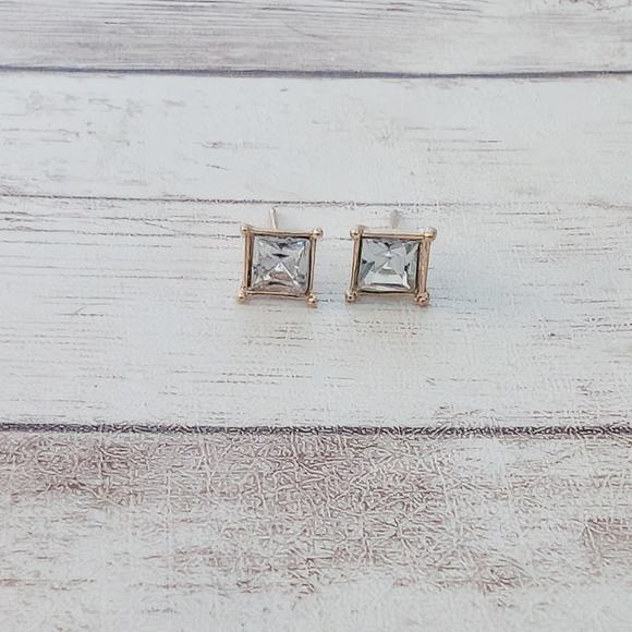 Vintage Stud Earrings 0.5" Gold Tone & Clear Gem Square - Picture 1 of 4